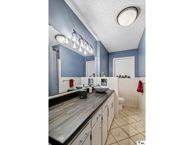 Welcome to this beautifully maintained 4 bedroom, 3 bathroom - photo 26