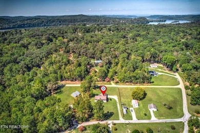 Move-In Ready Lakeview Retreat on a quiet cul-de-sac. Easy - photo 30