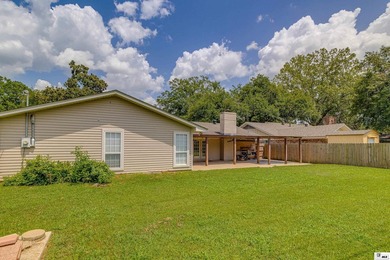 Welcome to this beautifully maintained 4 bedroom, 3 bathroom - photo 32