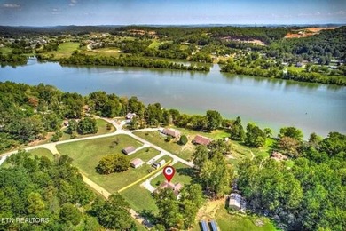 Move-In Ready Lakeview Retreat on a quiet cul-de-sac. Easy - photo 32