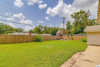 Welcome to this beautifully maintained 4 bedroom, 3 bathroom - photo 33