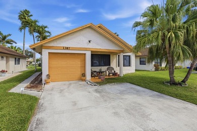 This 3 bedroom, 2 bathroom home with a 1-car garage has a bright - photo 3