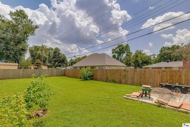 Welcome to this beautifully maintained 4 bedroom, 3 bathroom - photo 34
