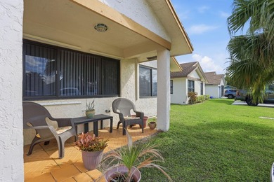 This 3 bedroom, 2 bathroom home with a 1-car garage has a bright - photo 4