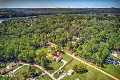 Move-In Ready Lakeview Retreat on a quiet cul-de-sac. Easy - photo 35