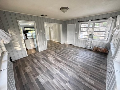 This beautifully maintained 4-bedroom, 2-bath Temple Terrace - photo 8
