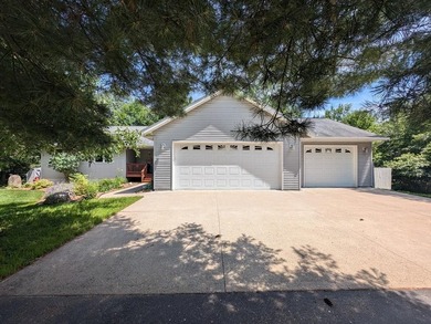 Lovingly well maintained 2 owner 3 bed, 4 bath 2003 built 1752 - photo 2