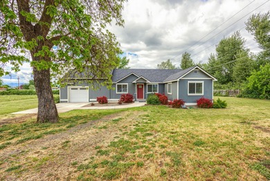 (private lake, pond, coastal) Home For Sale in Central Point Oregon
