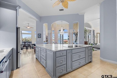 Elegant Mediterranean Estate Overlooking Lake Palestine - photo 8