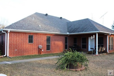 Beautiful Brick Home on 0.40 Acres in Maud, TX Welcome to this - photo 4