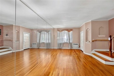 New Price, New Opportunity!! Beautiful solid brick single-family - photo 8
