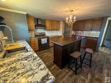 Spacious 4 bedroom 3 bath home, recently updated nestled on 25 - photo 3