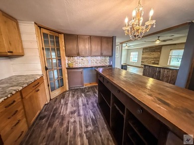 Spacious 4 bedroom 3 bath home, recently updated nestled on 25 - photo 4