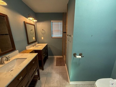 Spacious 4 bedroom 3 bath home, recently updated nestled on 25 - photo 6