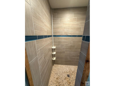 Spacious 4 bedroom 3 bath home, recently updated nestled on 25 - photo 7