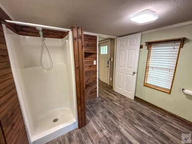 Spacious 4 bedroom 3 bath home, recently updated nestled on 25 - photo 8