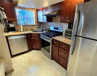 Move right into this beautifully renovated semi-attached - photo 9