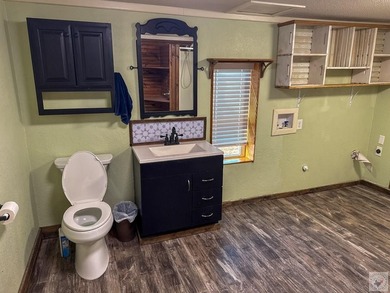 Spacious 4 bedroom 3 bath home, recently updated nestled on 25 - photo 9