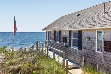 Set along the shoreline of Cape Cod Bay, this rare North Truro - photo 4