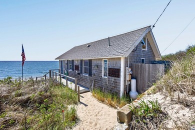 Set along the shoreline of Cape Cod Bay, this rare North Truro - photo 5