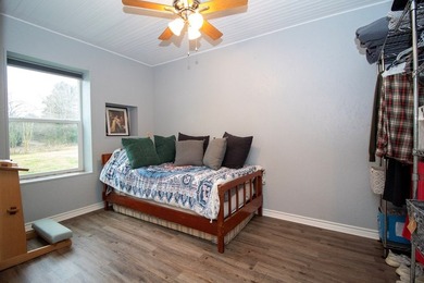 Incredible location only 5-8 minutes from hospital and shopping - photo 6