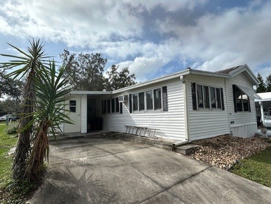 (private lake, pond, creek) Home For Sale in Leesburg Florida