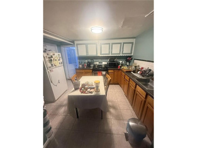 Spacious brick One Family in Canarsie. Top floor consists of 2 - photo 8