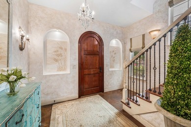 Perfectly positioned just steps from the Gulf, 22 Saint Tropez - photo 5