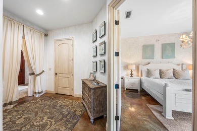 Perfectly positioned just steps from the Gulf, 22 Saint Tropez - photo 10
