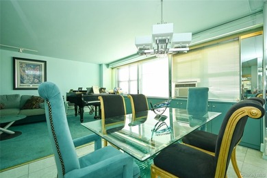 Spacious and sun-filled 2 bedroom, 2 bathroom corner coop - photo 11