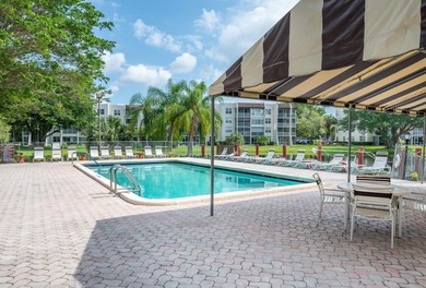 Updated first-floor condo with stunning lake views & abundant - photo 15
