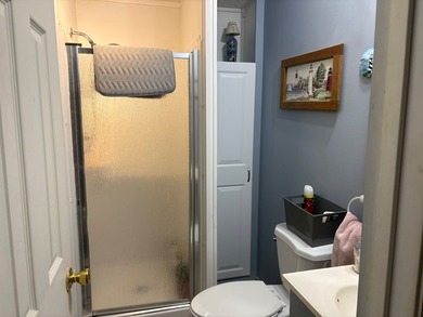 Well maintained 3 bedroom, 2 bathroom home. Features a Guest - photo 16