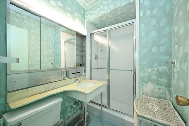 Spacious and sun-filled 2 bedroom, 2 bathroom corner coop - photo 19