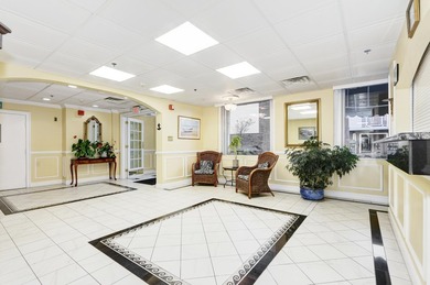 This beach-block studio sits just steps from the iconic Ocean