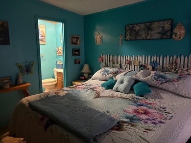 Well maintained 3 bedroom, 2 bathroom home. Features a Guest - photo 20