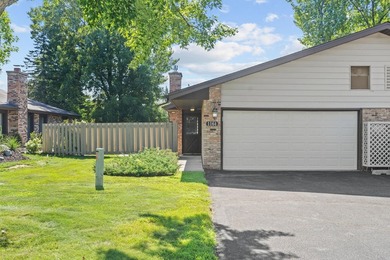 Welcome to sought-after Cimarron Ponds, where comfort - photo 1
