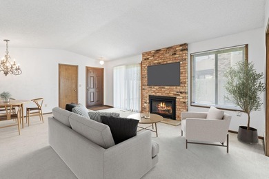 Welcome to sought-after Cimarron Ponds, where comfort - photo 3