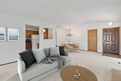 Welcome to sought-after Cimarron Ponds, where comfort - photo 4