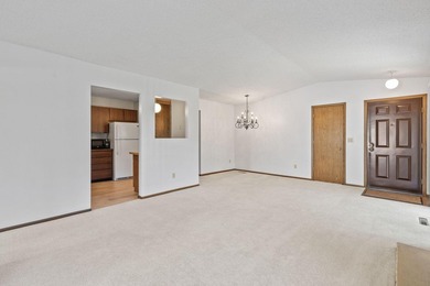 Welcome to sought-after Cimarron Ponds, where comfort - photo 5
