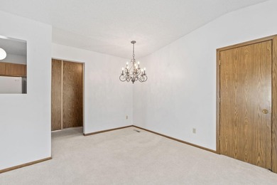 Welcome to sought-after Cimarron Ponds, where comfort - photo 6