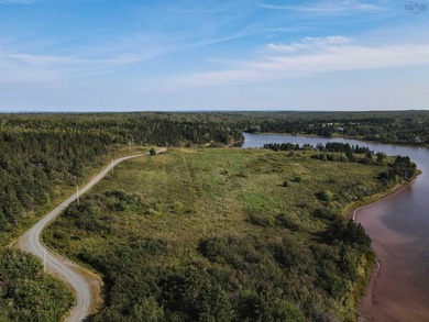 It's not everyday that a property of this size, with this much - photo 4