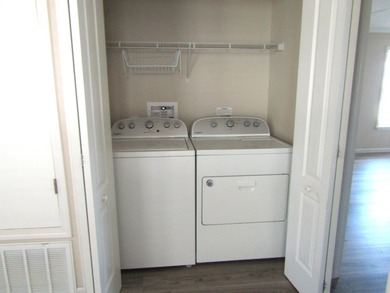 This 2021 Skyline offers over 1000 square feet with an - photo 5
