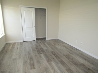 This 2021 Skyline offers over 1000 square feet with an - photo 8