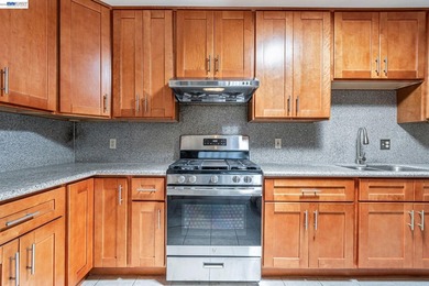 This well-maintained duet-style home, built in 1985, offers 3 - photo 11