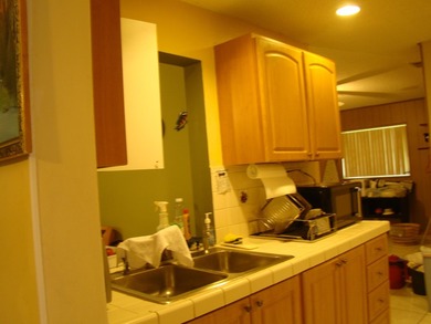 AS-IS WELL MAINTAINED SEMI MODERN DECOR HOME WITH KITCHEN AND - photo 17