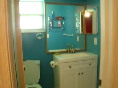 AS-IS WELL MAINTAINED SEMI MODERN DECOR HOME WITH KITCHEN AND - photo 19