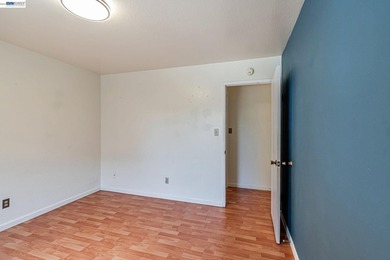 This well-maintained duet-style home, built in 1985, offers 3 - photo 21