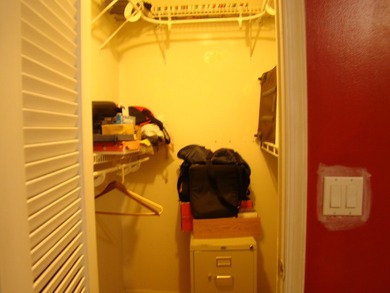 AS-IS WELL MAINTAINED SEMI MODERN DECOR HOME WITH KITCHEN AND - photo 21