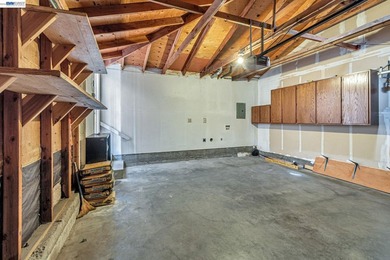 This well-maintained duet-style home, built in 1985, offers 3 - photo 30