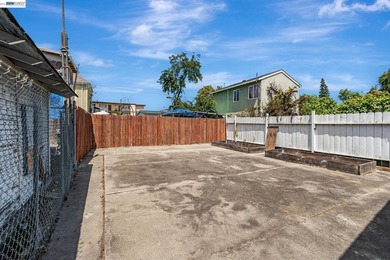 This well-maintained duet-style home, built in 1985, offers 3 - photo 31